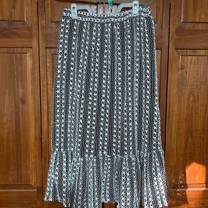 Chic Black and White Maxi Skirt